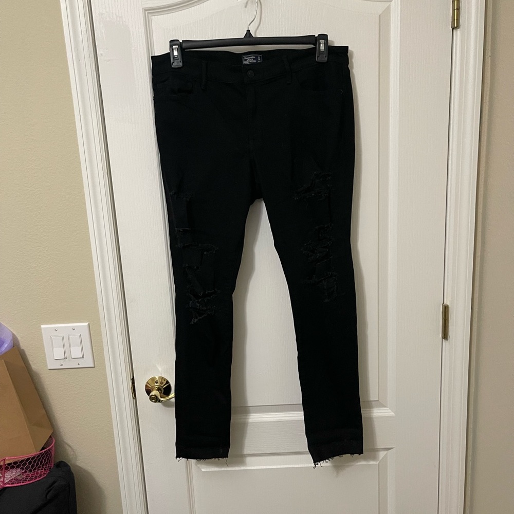 Ladies Black Abercrombie & Fitch Jeans size 14/32 in excellent condition.